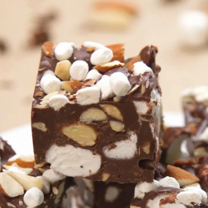 Rocky Road Fudge (Marshmallowlu Fıstıklı Çikolata Lokumu)