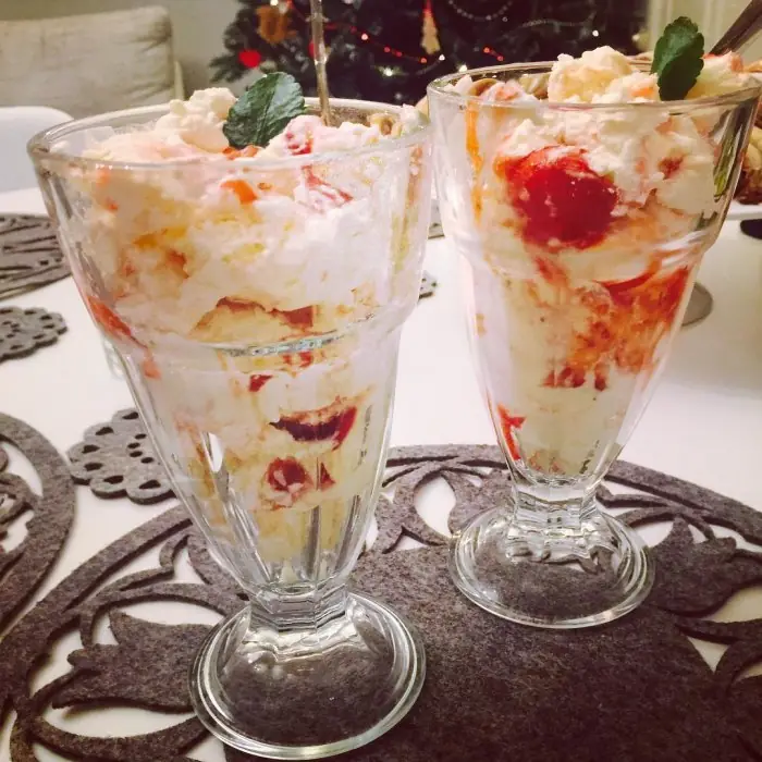 Eton Mess (Çilekli Kremalı Beze Tatlısı)