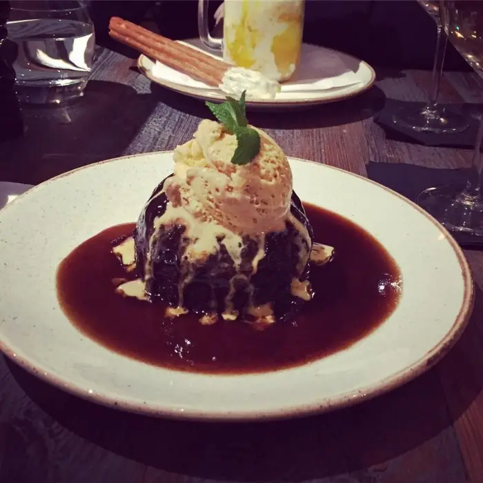 Sticky Toffee Pudding (Karamelli Hurma Pudingi)