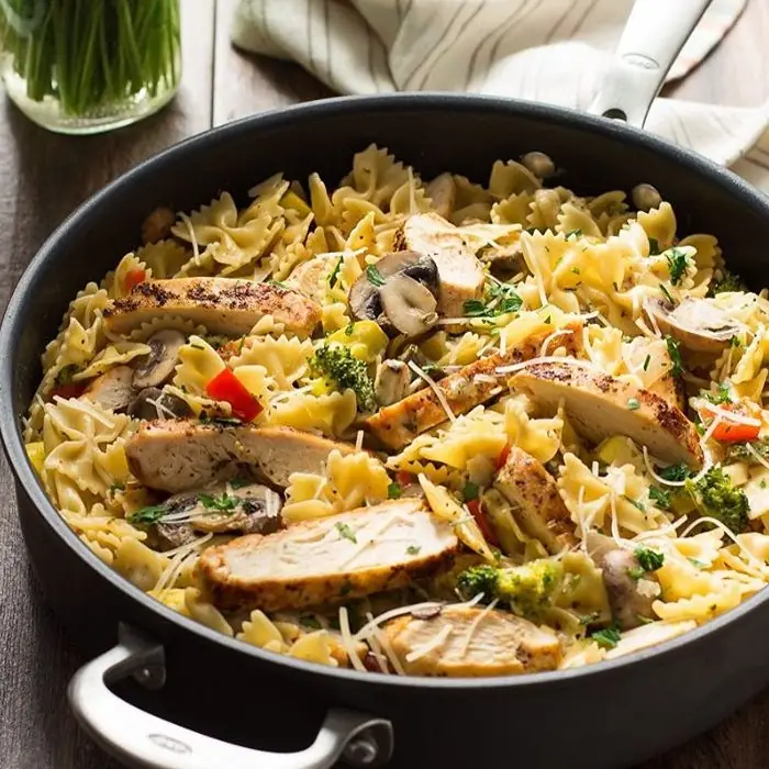Tavuklu Alfredo Primavera