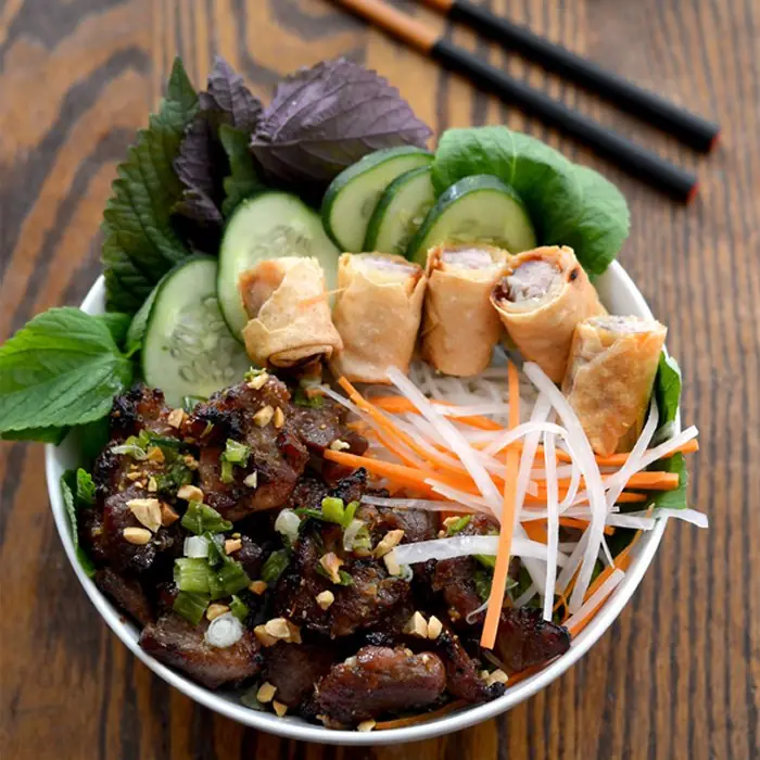 Vietnam Usulü Izgara Domuz (Bun Thit Nuong)