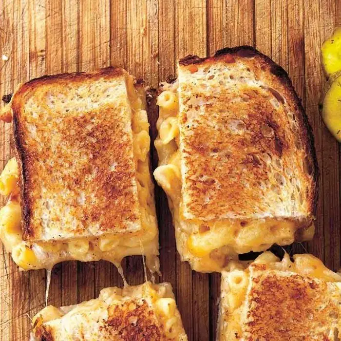 Izgara Makarna Peynirli Sandviç (Mac and Cheese Sandviç)