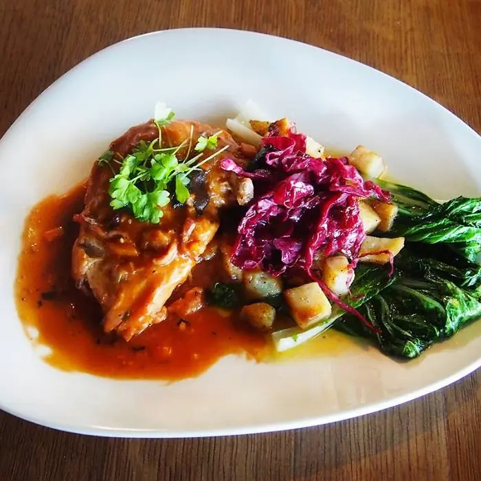 Şarap Soslu Tavuk (Coq au Vin)