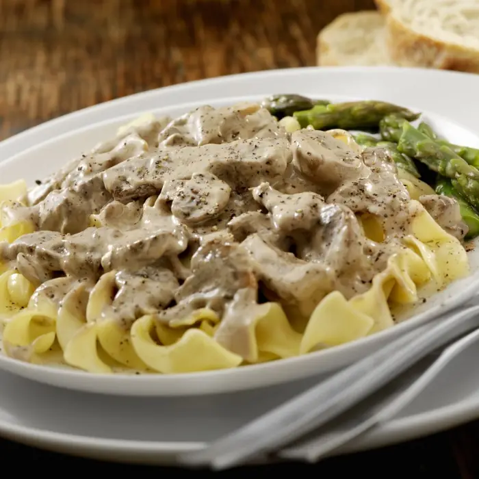 Beef Stroganoff (Mantarlı Kremalı Dana Eti)