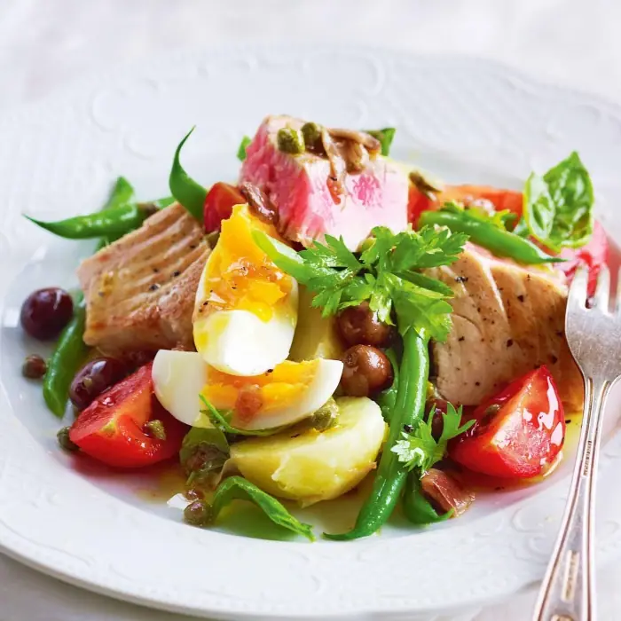 Ton Balıklı Nisuaz Salatası