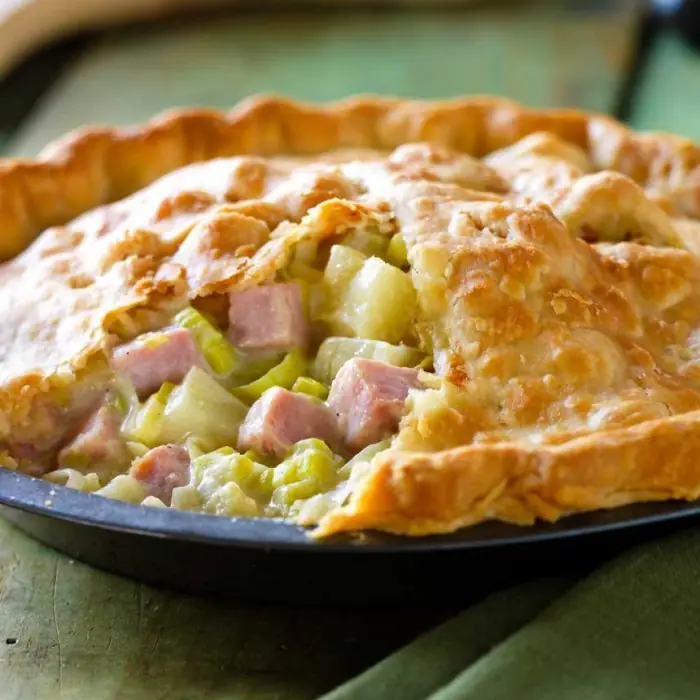 Tavuklu Jambonlu Pırasalı Börek (Chicken Ham and Leek Pie)