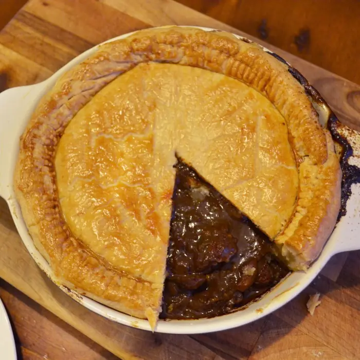 Dana Etli İstiridyeli Börek (Beef and Oyster Pie)