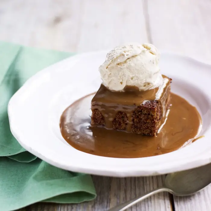 Yapışkan Karamelli Puding (Sticky Toffee Pudding)