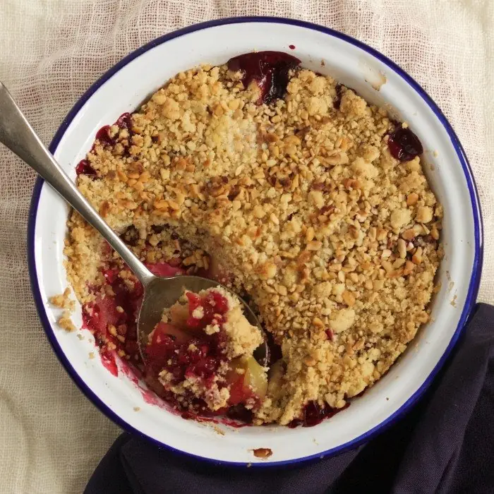 Elmalı Böğürtlenli Crumble