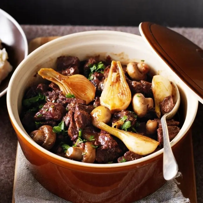 Bourguignon Usulü Dana Yahni (Beef Bourguignon)