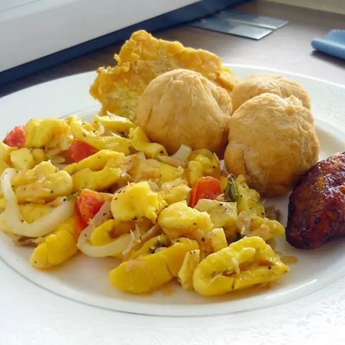 Tuzlu Balık ve Ackee (Jamaika Usulü)