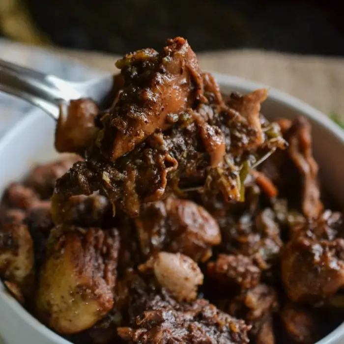 Kahverengi Soslu Tavuk (Brown Stew Chicken)