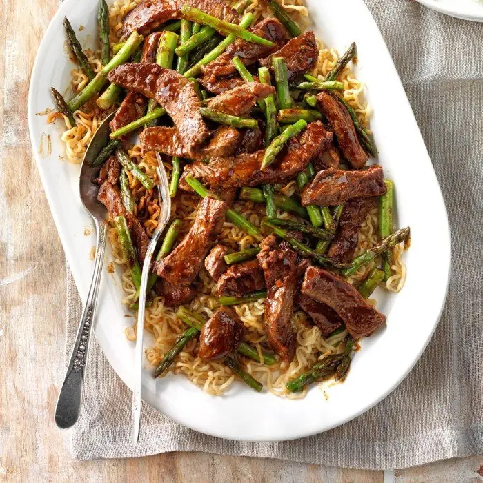 Dana Etli Lo Mein (Çin Usulü Noodle)