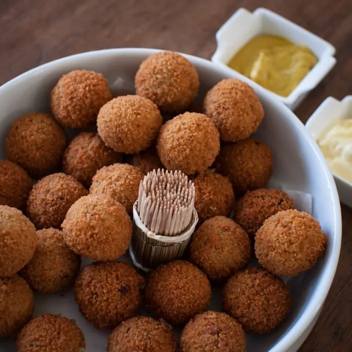 Bitterballen (Hollanda Usulü Etli Toplar)