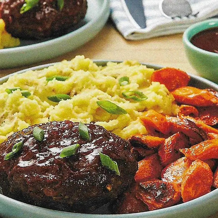 Soya Sırlı Köfte Ekmeği, Wasabili Patates Püresi ve Fırın Havuç