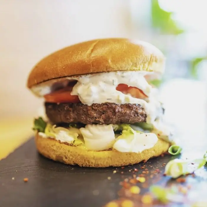 Kuzu Etli Tzatzikili Burger