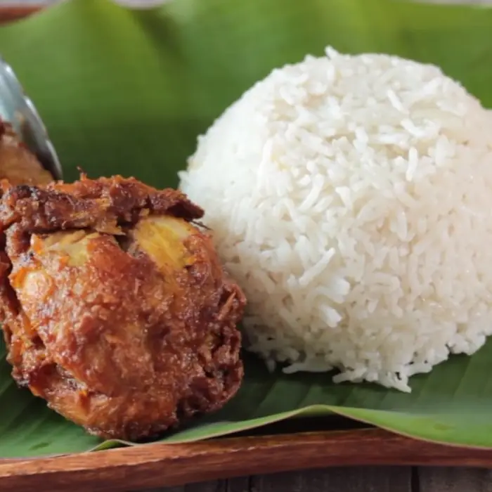 Nasi Lemak (Hindistan Cevizli Pilav)