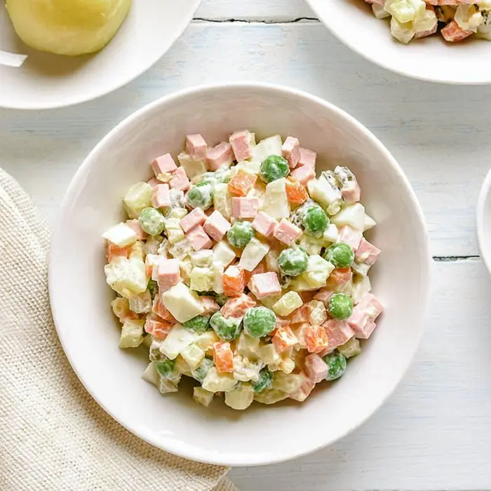 Rus Salatası (Olivye Salatası)