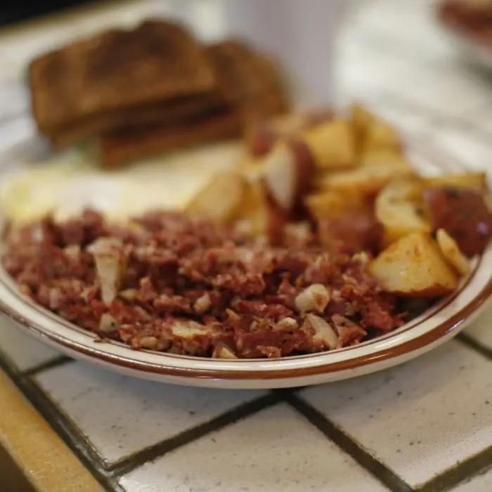 Corned Beef Hash (Konserve Dana Etli Patates Kavurması)