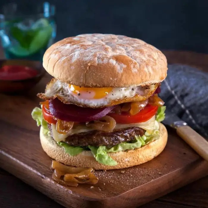 Avustralya Usulü Hamburger (Naanlı ve Pancarlı)