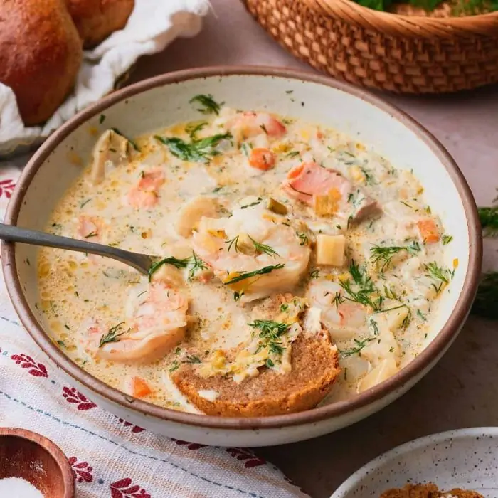 Fiskesuppe (Norveç Usulü Kremalı Balık Çorbası)