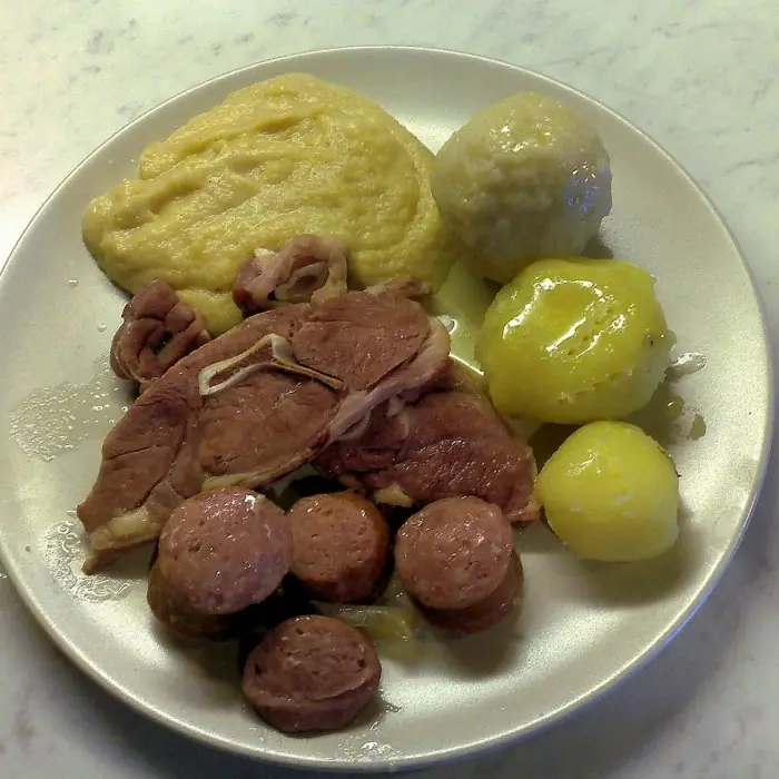 Raspeballer (Norveç Patates Köftesi)