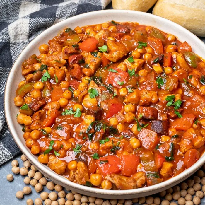 Tavuklu ve Chorizolu İspanyol Fasulyesi