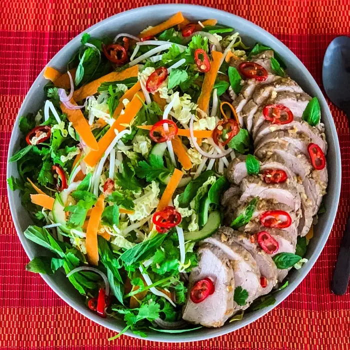 Vietnam Usulü Domuz Eti Salatası