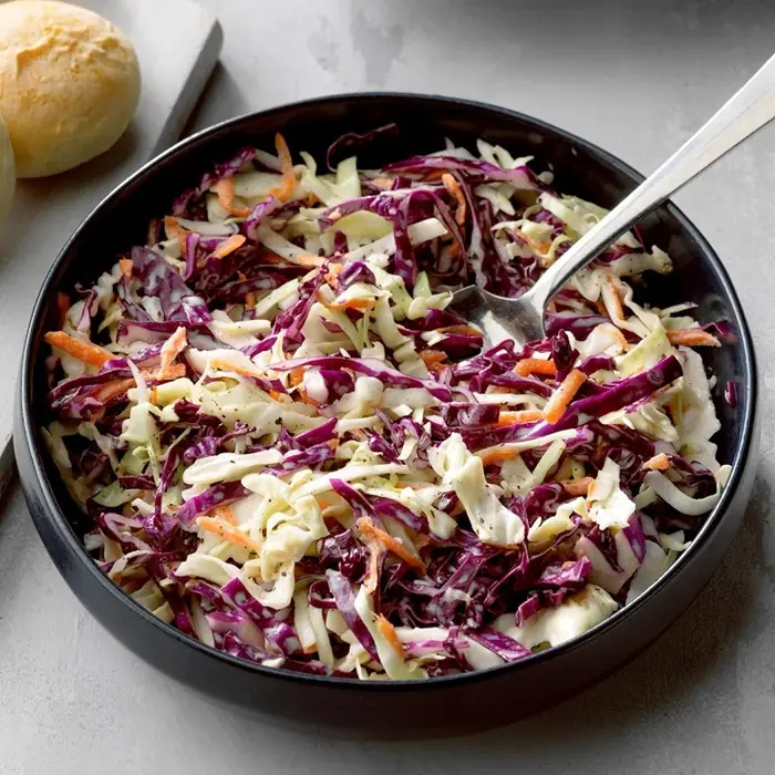 Ekşimsi Lahana Salatası (Coleslaw)