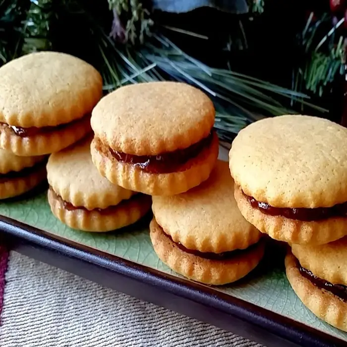Reçelli Sandviç Kurabiye (Jam Jam Cookies)