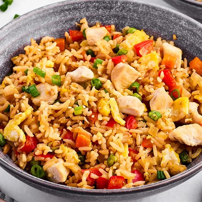 Tavuklu Kızarmış Pilav (Chicken Fried Rice)