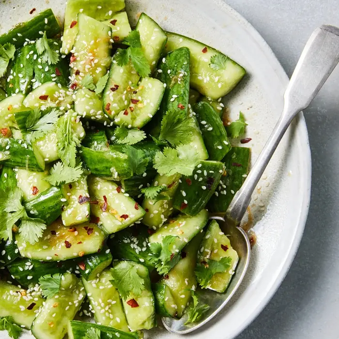 Susamlı Salatalık Salatası