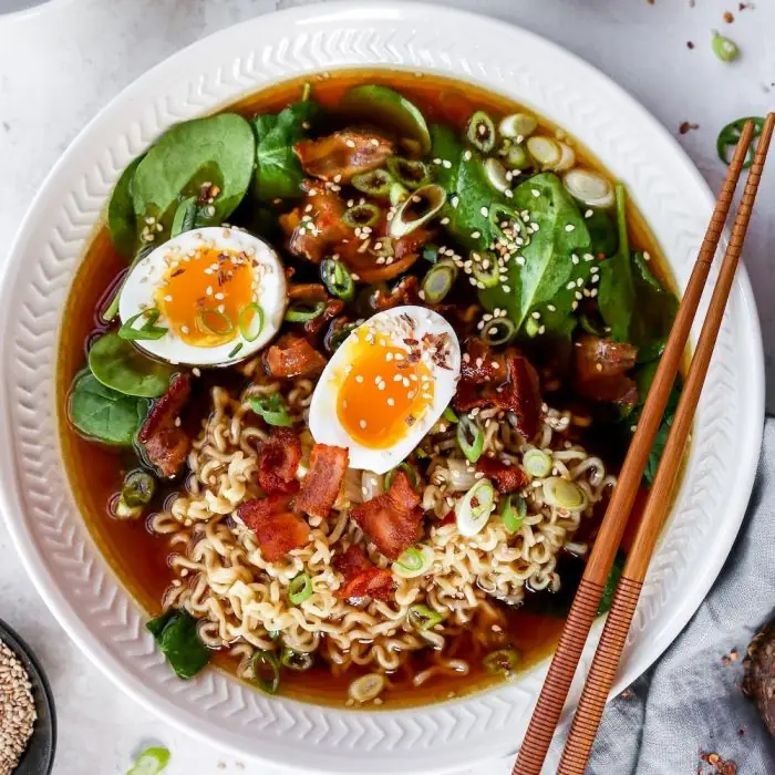 Haşlanmış Yumurtalı Ramen
