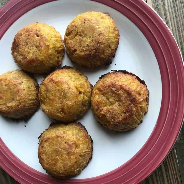 Laos Usulü Muzlu Hindistan Cevizi Fırın Tatlısı (Unsuz Muffin)