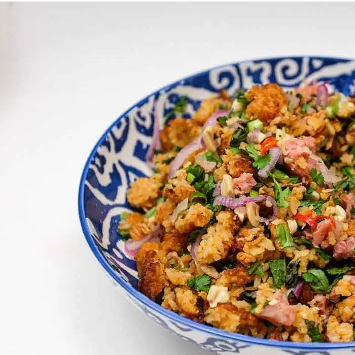 Lao Naem Khao (Çıtır Pirinç Salatası)