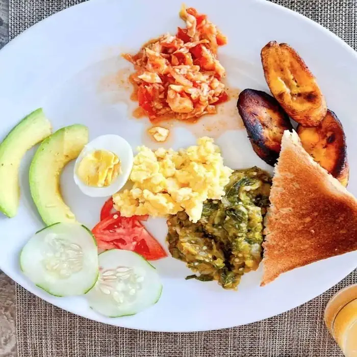 Antigua Kahvaltısı (Chop Up ve 'Tuzlu Balık')