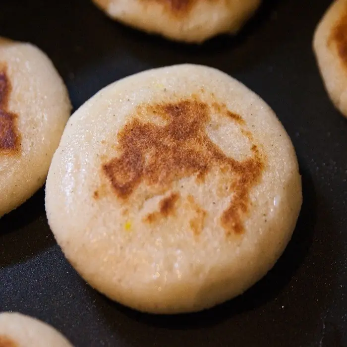 Arepa (Venezuela Usulü Mısır Unlu Ekmek)