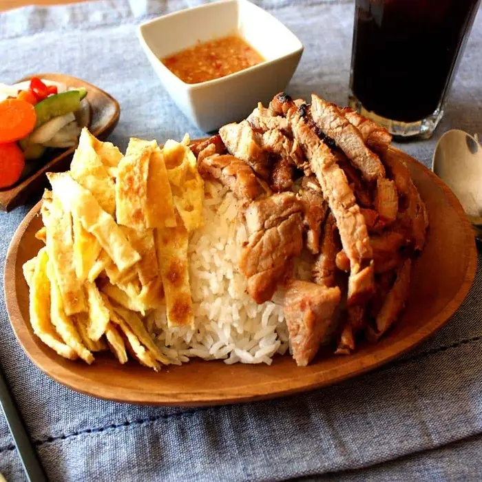 Bai Sach Chrouk (Izgara Domuz Etli Pilav)