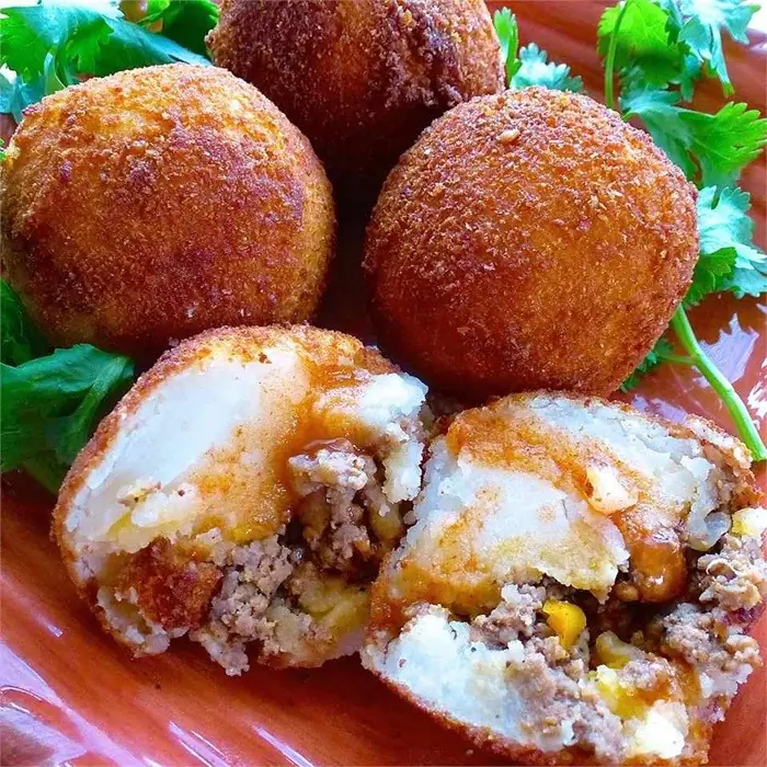 Kolombiya Usulü Dolgulu Patates (Papas Rellenas)