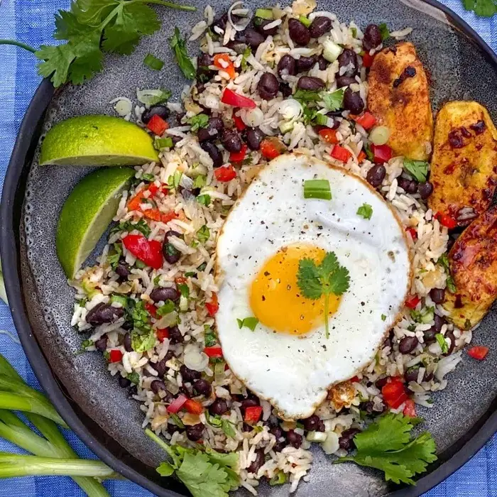 Gallo Pinto (Kosta Rika Usulü Fasulyeli Pilav)