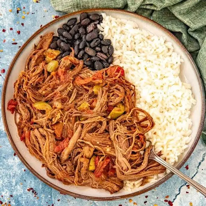 Ropa Vieja (Küba Usulü Didiklenmiş Dana Eti Yemeği)