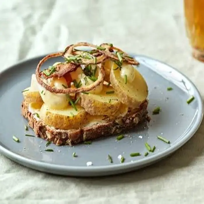 Patatesli Açık Sandviç (Smørrebrød)