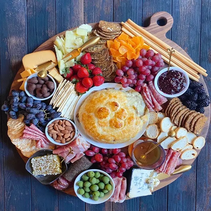 Kırmızı Çiçek (Sorrel) Reçelli Fırında Brie